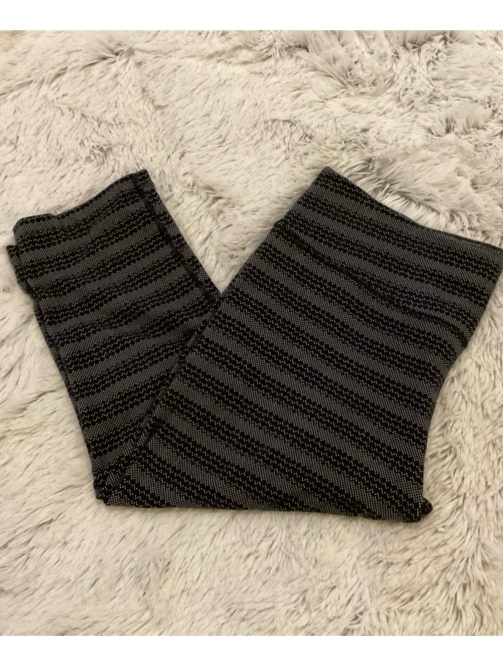 Nike Dri-FIT Cropped Leggings Size XL Black Gray Patterned Athletic Capri Pants - Picture 2 of 12